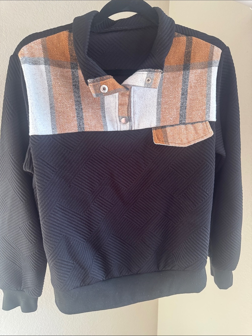 Source Unknown Black Pullover with Tan and Gray Plaid Yoke